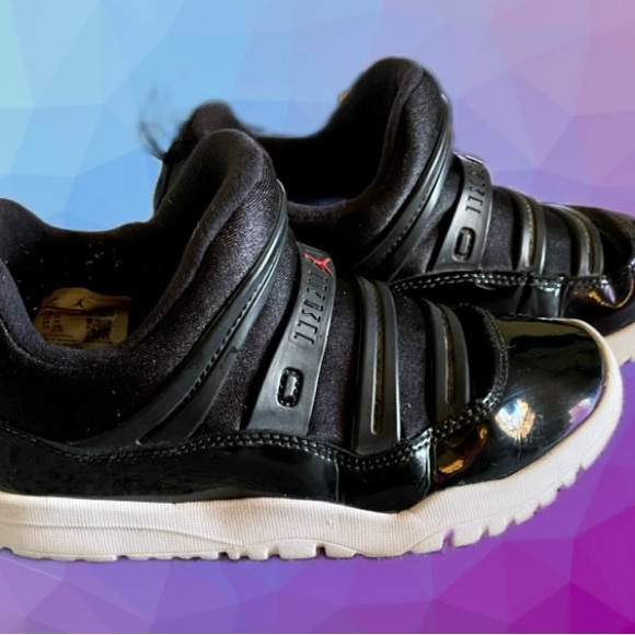 Youth Jordan’s size 13 - Picture 4 of 5